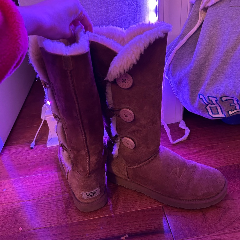 UGGS